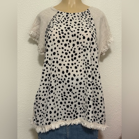 Umgee Cream and Black Spotted Blouse - Picture 2 of 5